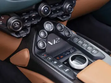 ASTON MARTIN V12 Vantage Roadster -Racing Green-