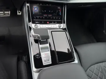 Audi Q8 TFSIe QS LINE LEATHER B&O LM23