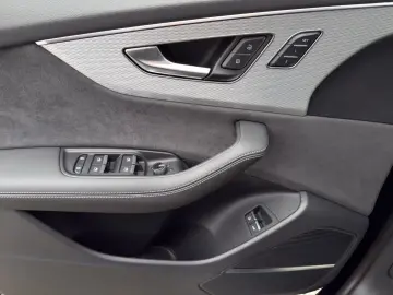 Audi Q8 TFSIe QS LINE LEATHER B&O LM23