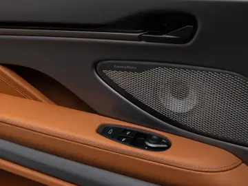 ASTON MARTIN Vanquish Volante  Bowers&Wilkins   Tita…