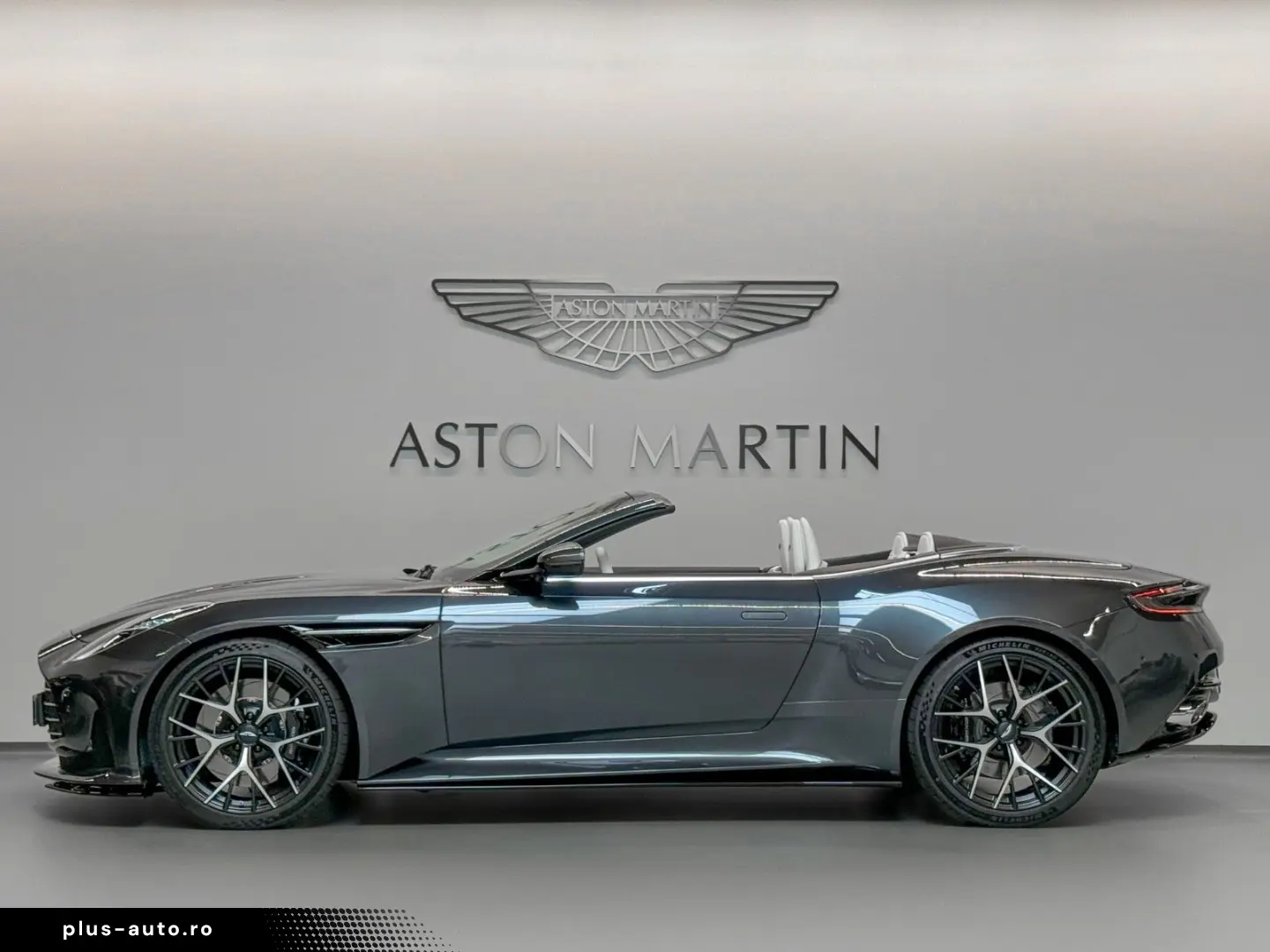 ASTON MARTIN DB12 Volante   BOWERS & WILKINS AUDIO