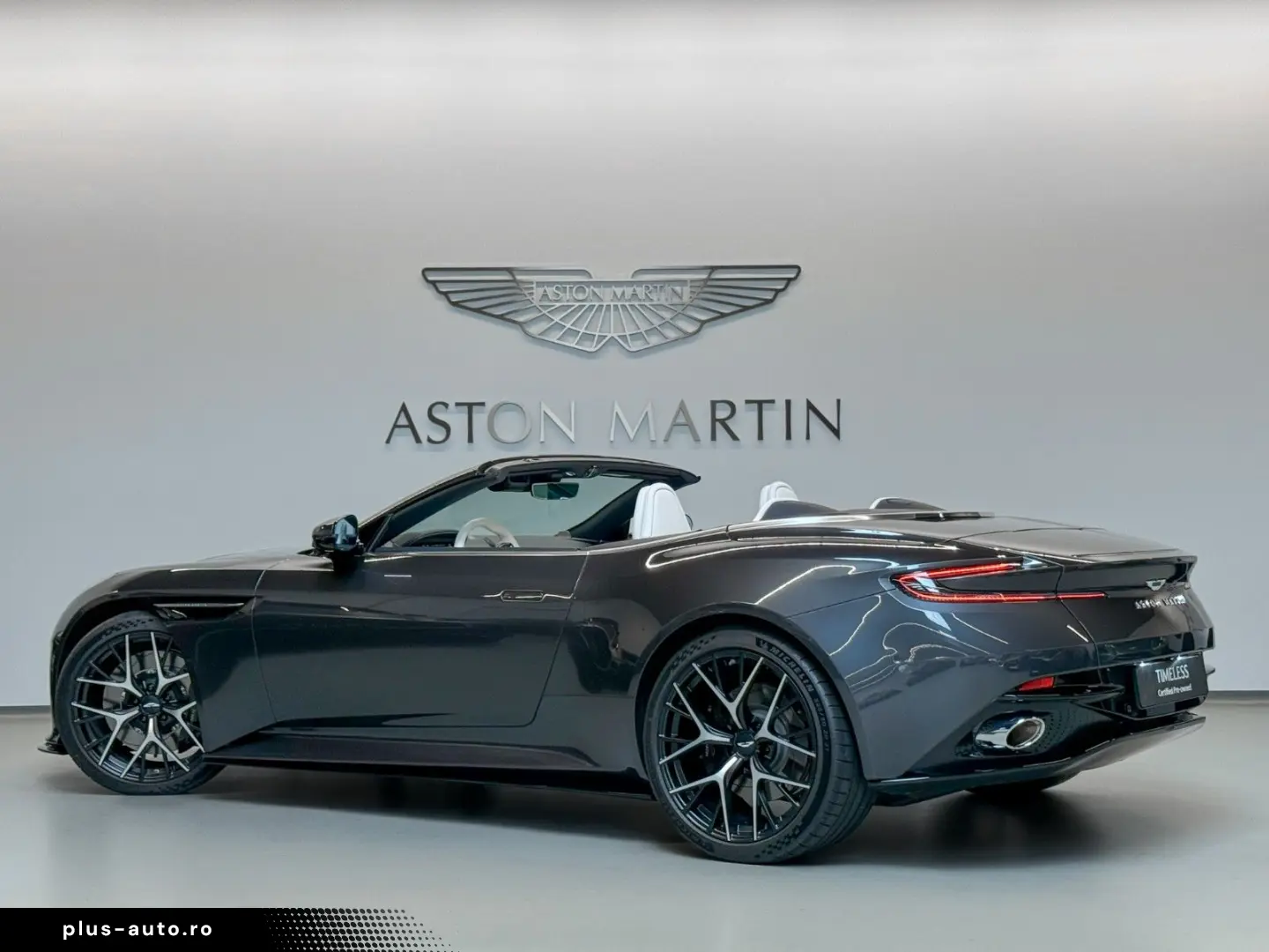 ASTON MARTIN DB12 Volante   BOWERS & WILKINS AUDIO