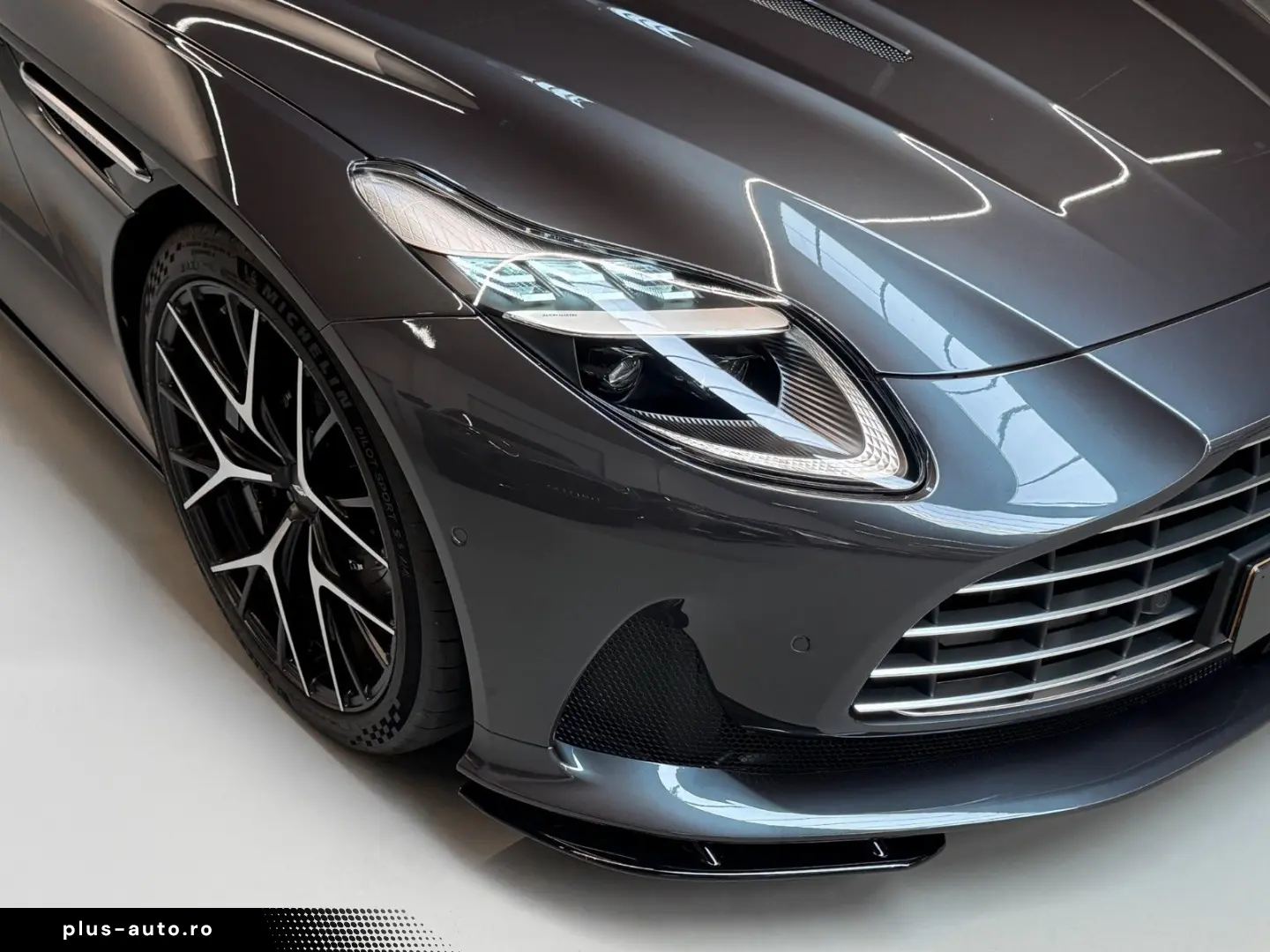 ASTON MARTIN DB12 Volante   BOWERS & WILKINS AUDIO