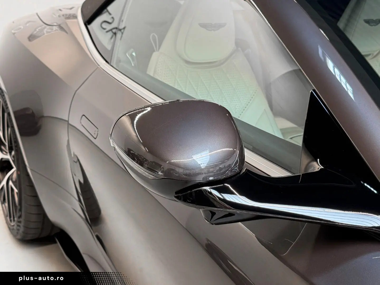 ASTON MARTIN DB12 Volante   BOWERS & WILKINS AUDIO