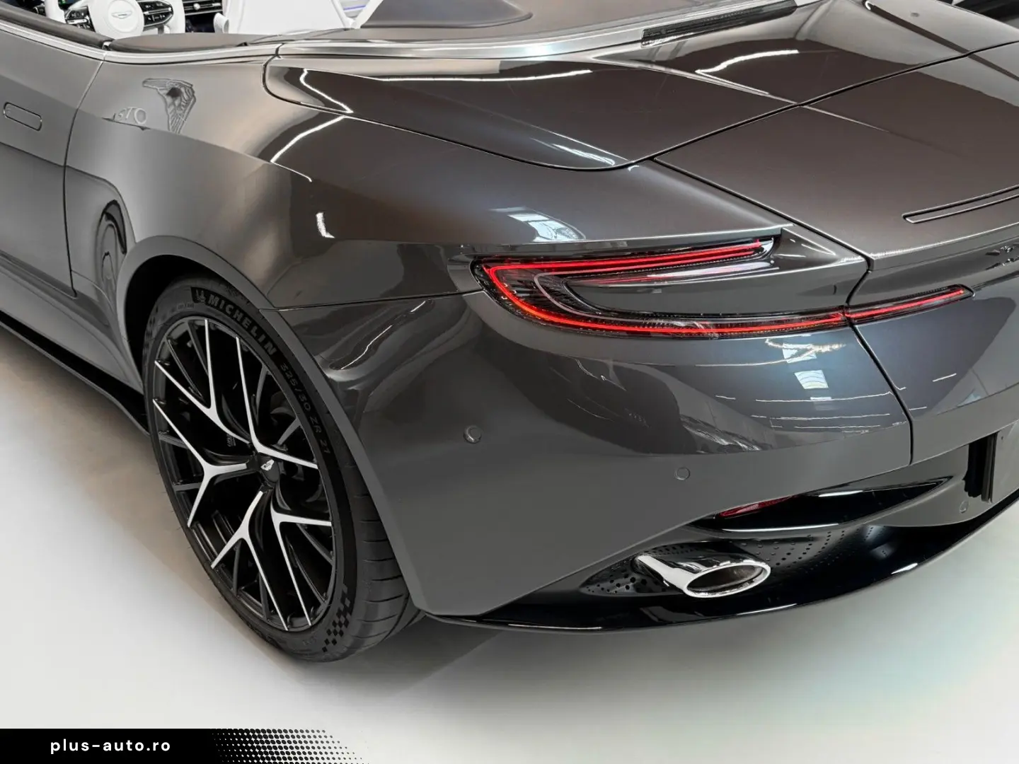 ASTON MARTIN DB12 Volante   BOWERS & WILKINS AUDIO