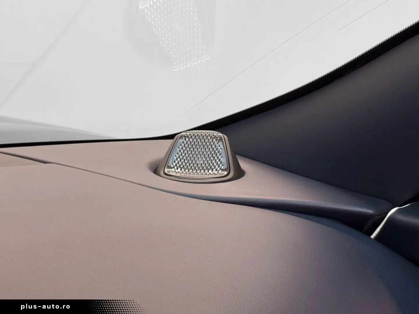 ASTON MARTIN DB12 Volante   BOWERS & WILKINS AUDIO