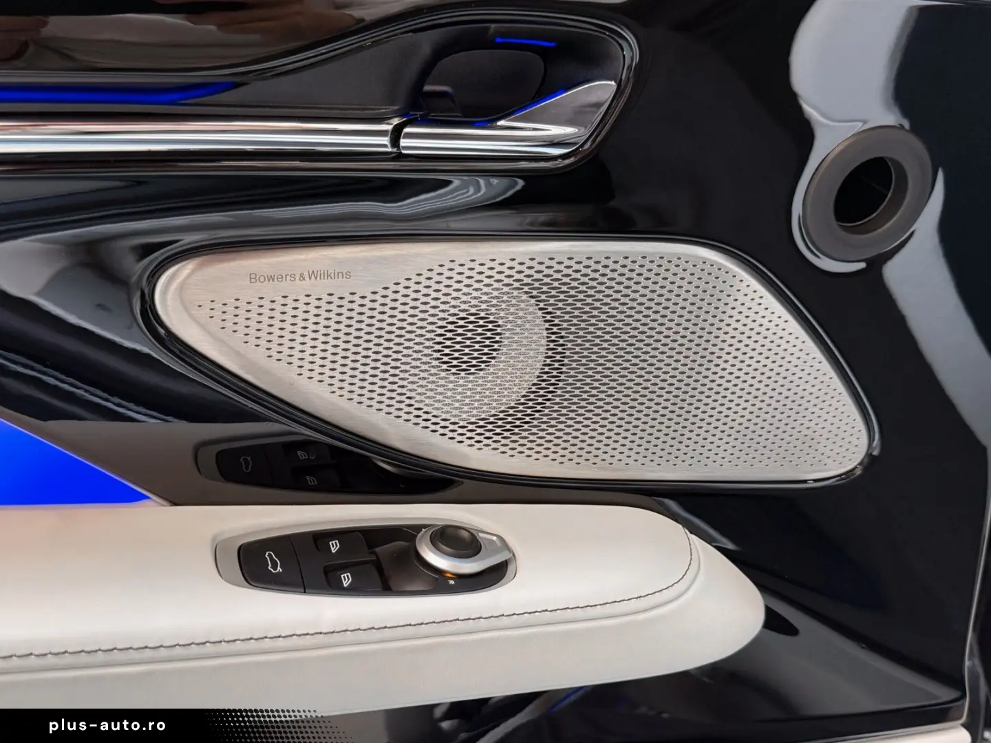 ASTON MARTIN DB12 Volante   BOWERS & WILKINS AUDIO