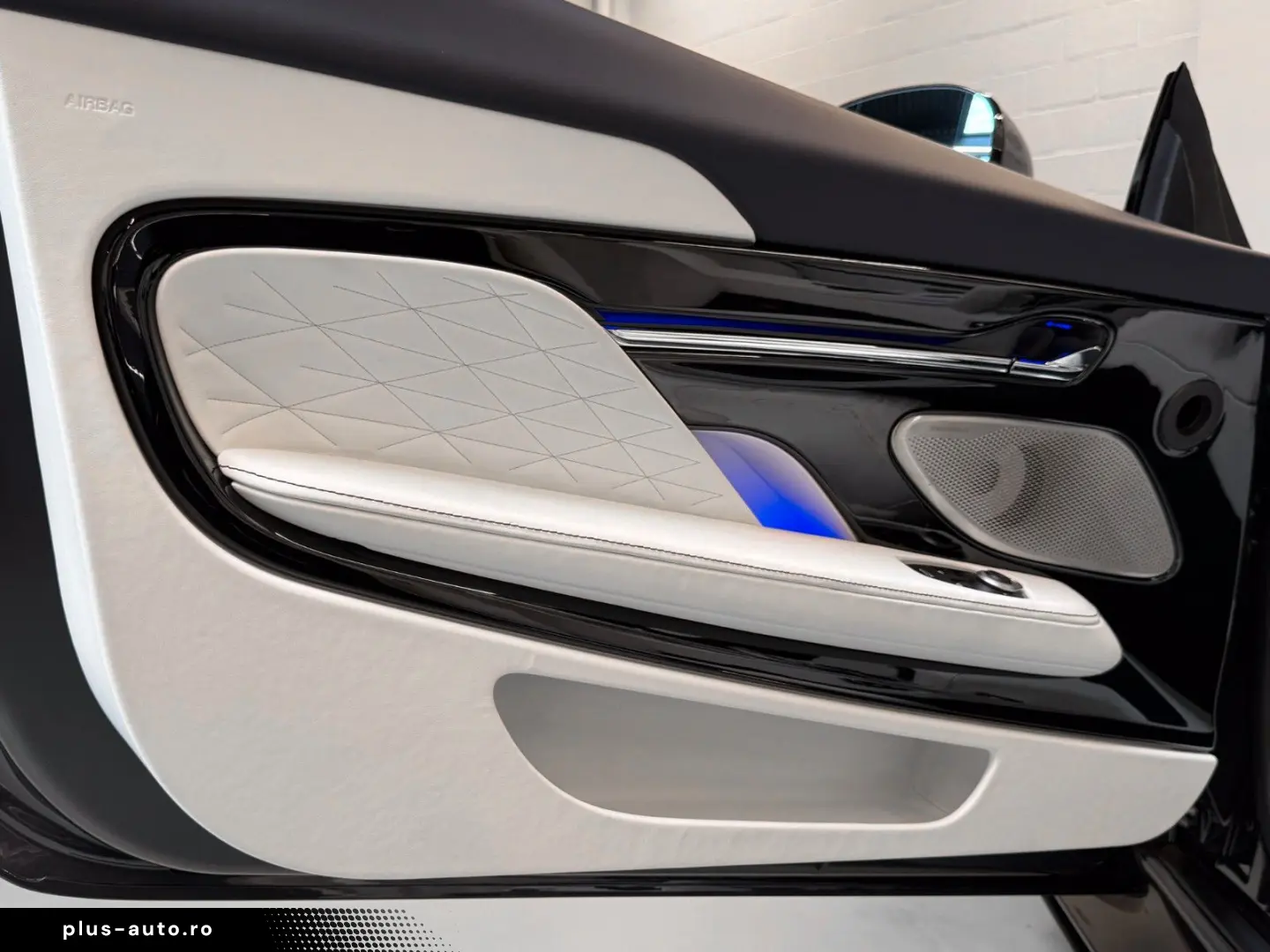 ASTON MARTIN DB12 Volante   BOWERS & WILKINS AUDIO