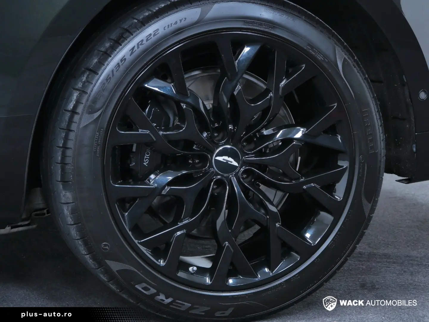 ASTON MARTIN DBX 4.0L V8 BITURBO 550 CV 1913 SPECIFICATION
