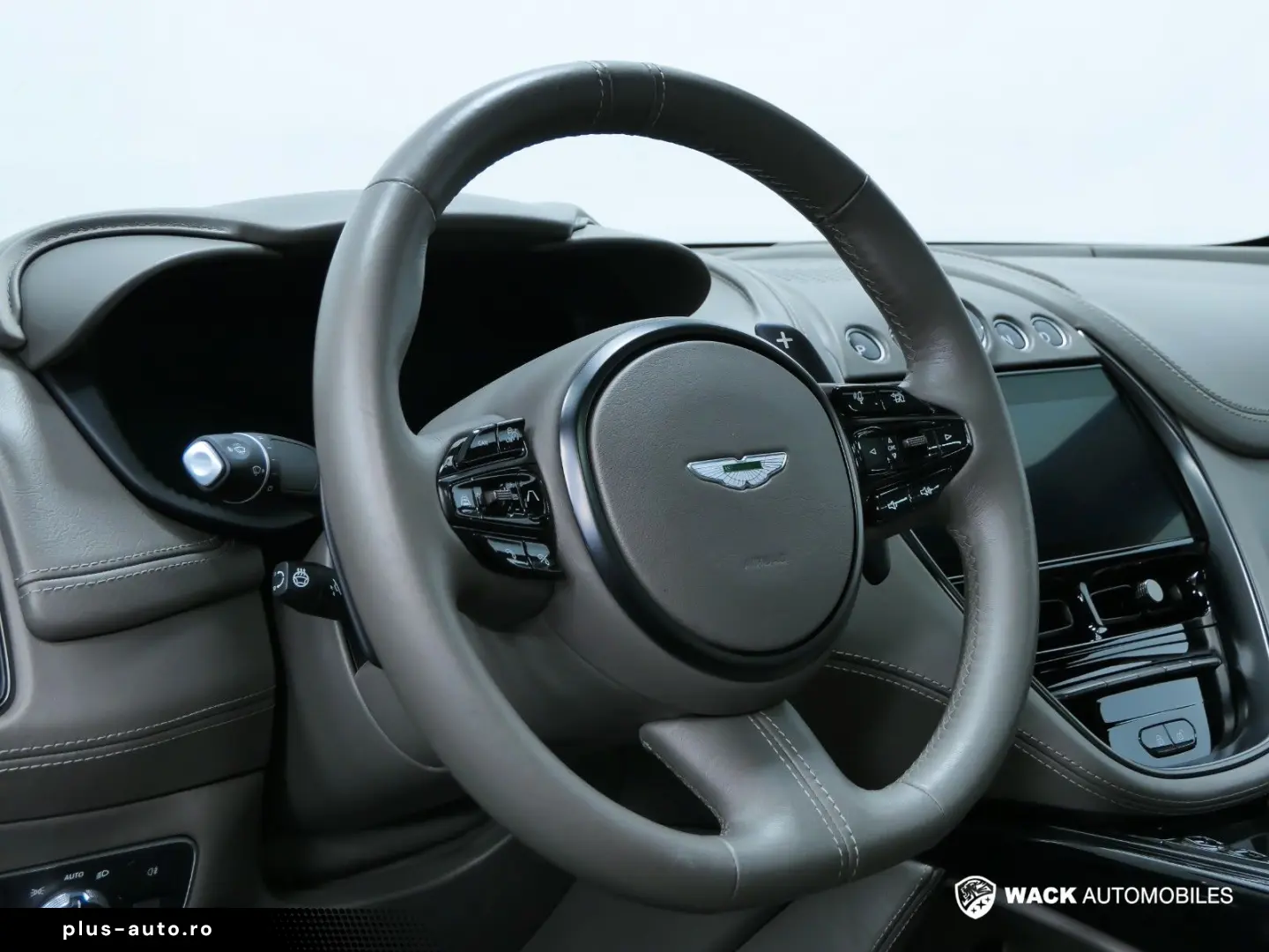 ASTON MARTIN DBX 4.0L V8 BITURBO 550 CV 1913 SPECIFICATION