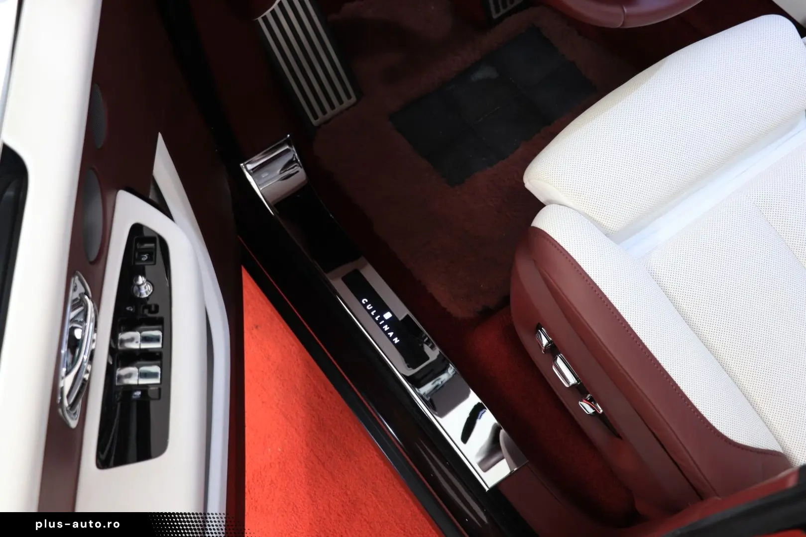 ROLLS ROYCE Cullinan - HUD TV 360 MASSAGE PANO NIGHT