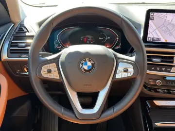 BMW X3 xDrive20i Navi AdapLED ACC HUD AHK Sitze el.