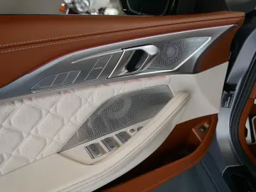 BMW M8 Competition Carbon B&W 21  Wheelforce TV 360