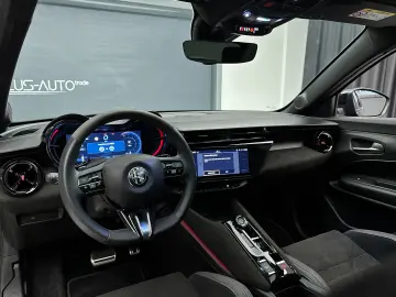 Alfa Romeo Junior Hybrid eDCT