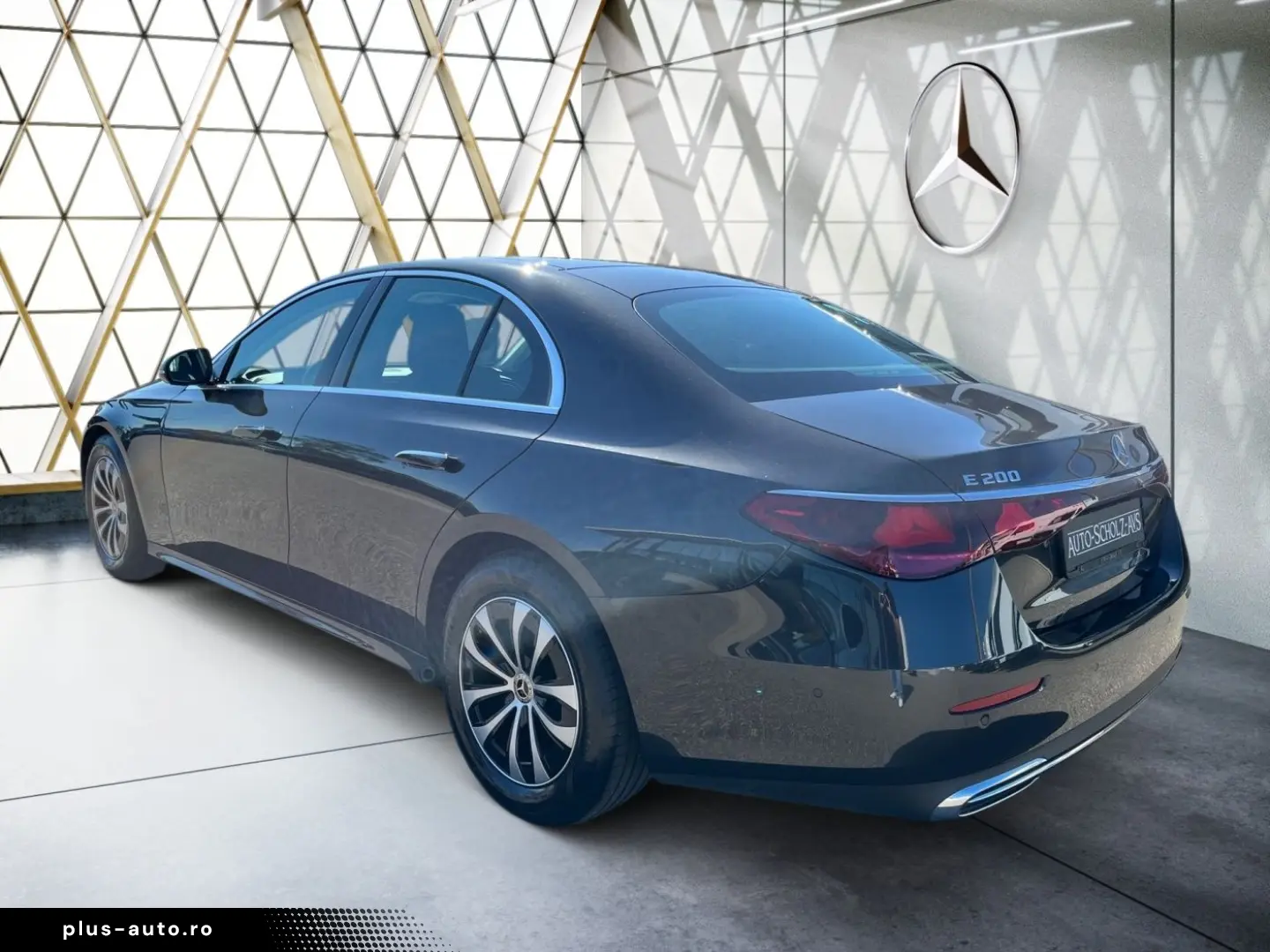 MERCEDES-BENZ Clasa E în leasing operațional MOOV