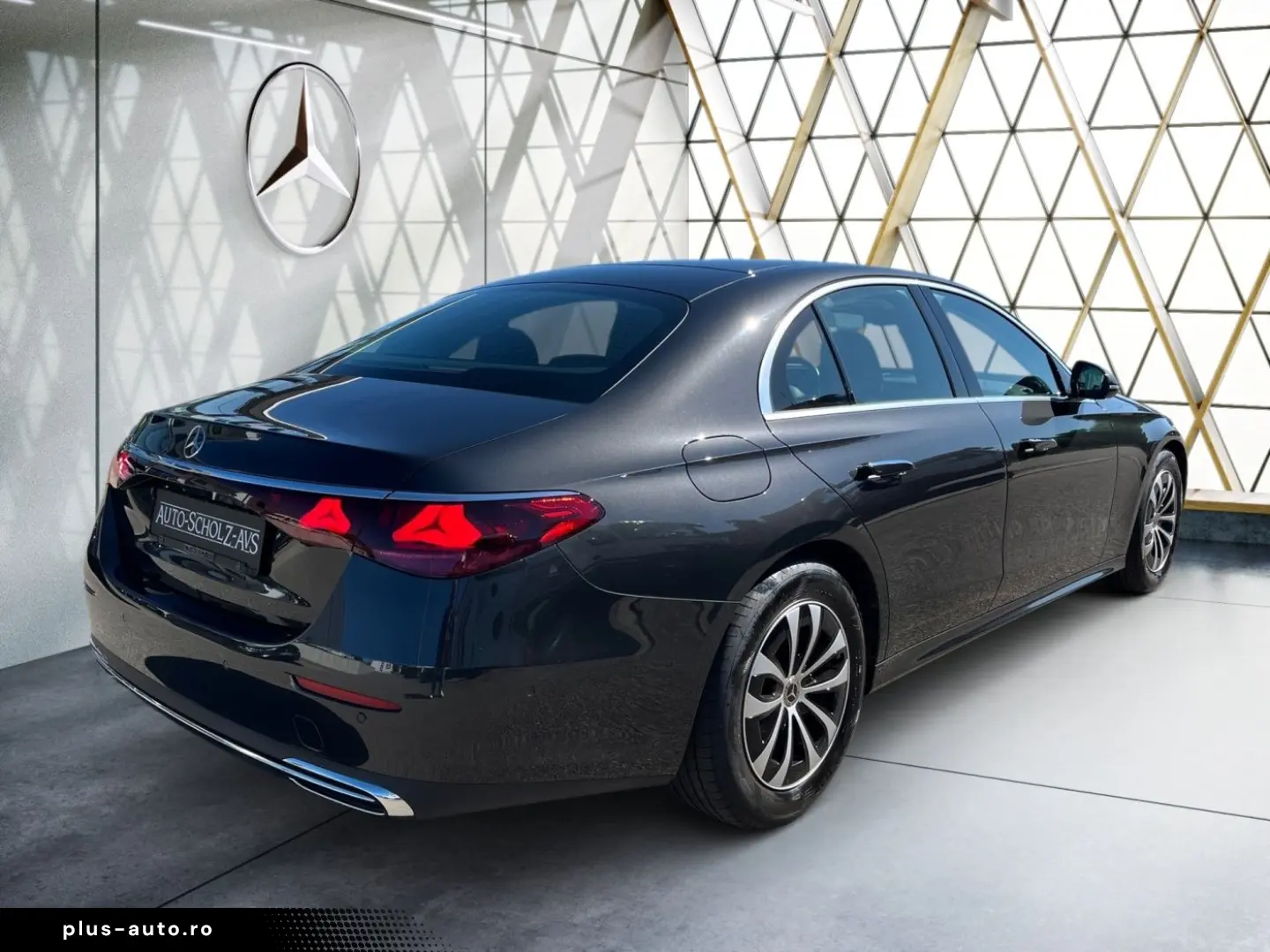 MERCEDES-BENZ Clasa E în leasing operațional MOOV