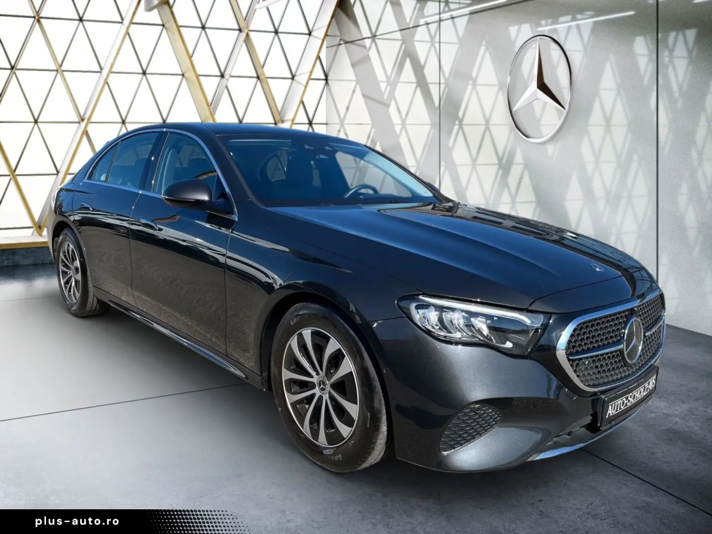 MERCEDES-BENZ Clasa E în leasing operațional MOOV