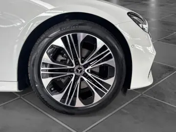 MERCEDES-BENZ E 220 d T Avantgarde Advanced LED Kamera AHK