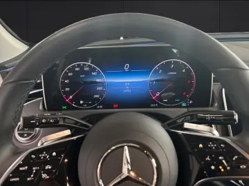 MERCEDES-BENZ E 220 d T Avantgarde Advanced LED Kamera AHK