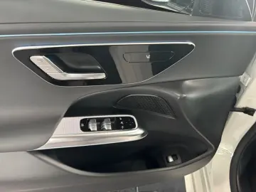 MERCEDES-BENZ E 220 d T Avantgarde Advanced LED Kamera AHK