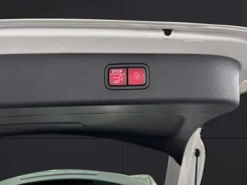 MERCEDES-BENZ E 220 d T Avantgarde Advanced LED Kamera AHK