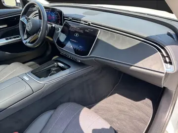 MERCEDES-BENZ E 220 d T Avantgarde Panorama-SD Distronic AHK