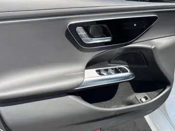 MERCEDES-BENZ E 220 d T Avantgarde Panorama-SD Distronic AHK