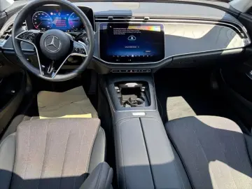 MERCEDES-BENZ E 220 d T Avantgarde Panorama-SD Distronic AHK