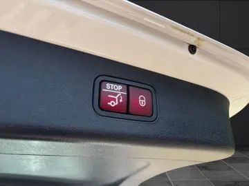 MERCEDES-BENZ E 220 d T Avantgarde Panorama-SD Distronic AHK