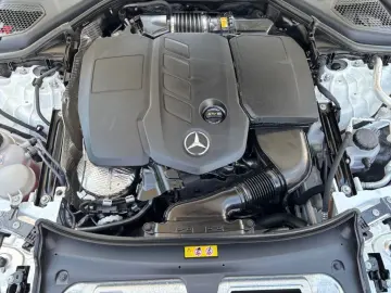 MERCEDES-BENZ E 220 d T Avantgarde Panorama-SD Distronic AHK