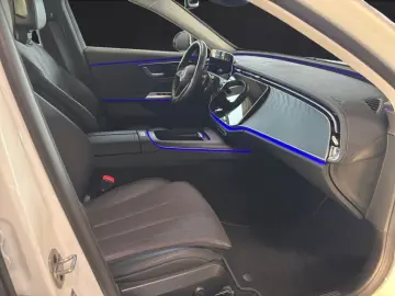 MERCEDES-BENZ E 220 d T Avantgarde Advanced LED Kamera AHK