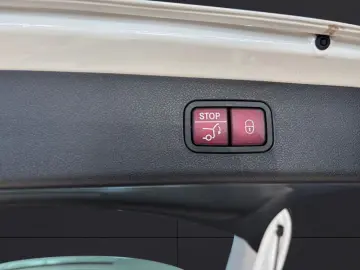 MERCEDES-BENZ E 220 d T Avantgarde Advanced LED Kamera AHK