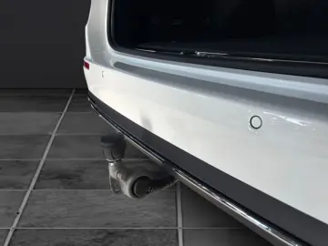 MERCEDES-BENZ E 220 d T Avantgarde Advanced LED Kamera AHK