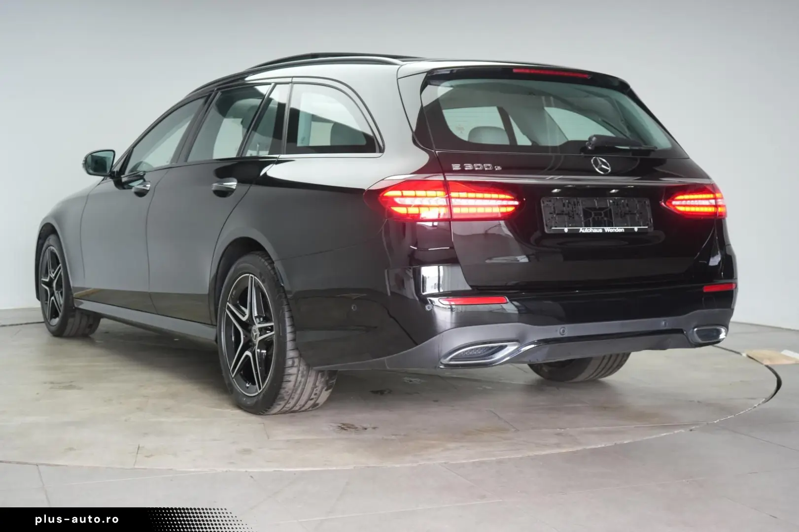 MERCEDES-BENZ E 300 e T 9G-Tronic AMG  Pano Burmester