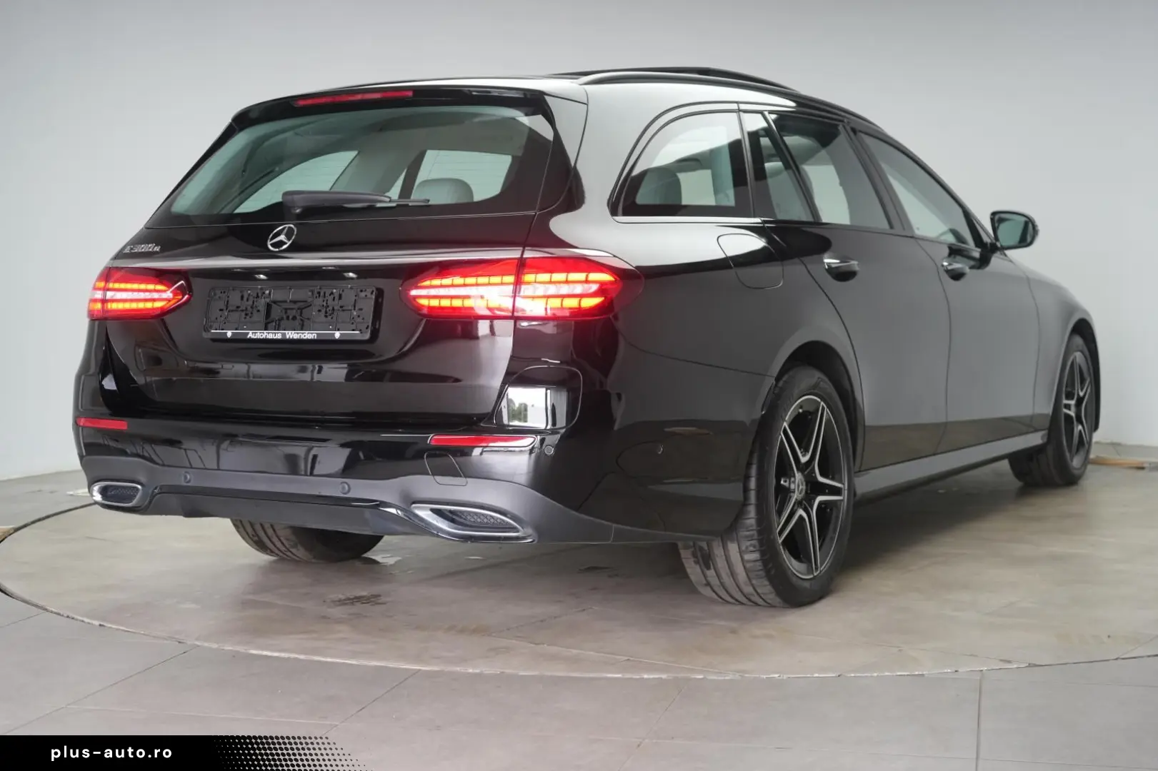 MERCEDES-BENZ E 300 e T 9G-Tronic AMG  Pano Burmester
