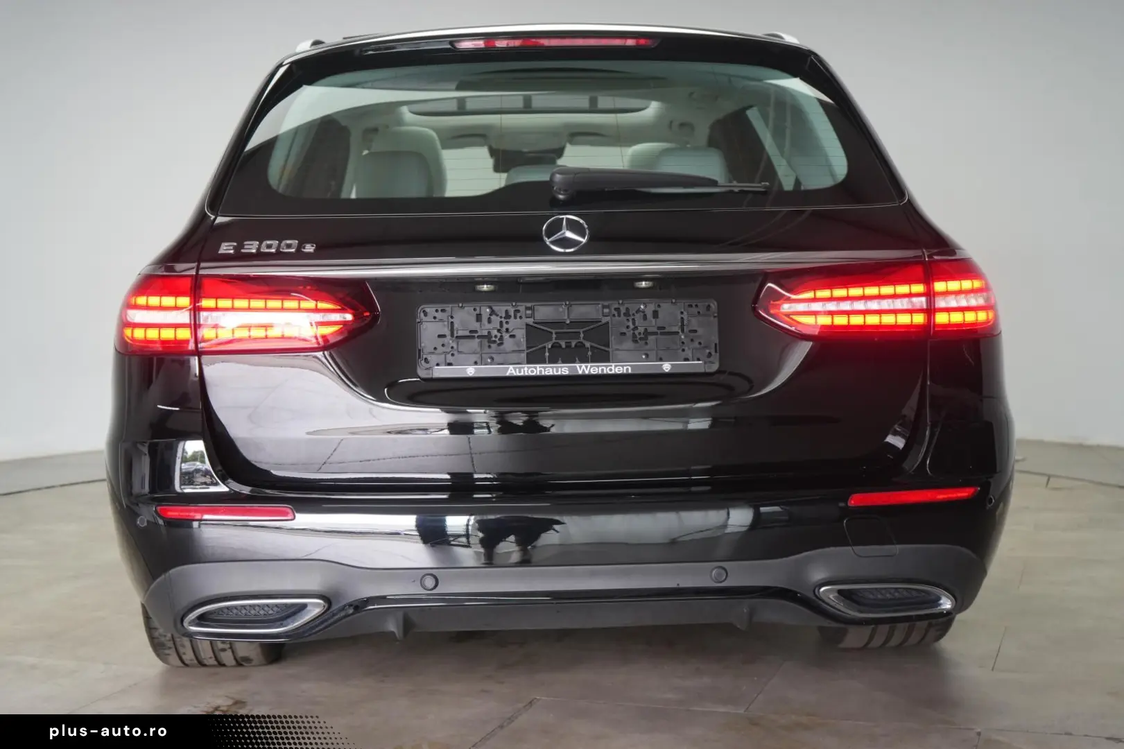 MERCEDES-BENZ E 300 e T 9G-Tronic AMG  Pano Burmester