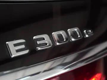 MERCEDES-BENZ E 300 e T 9G-Tronic AMG  Pano Burmester