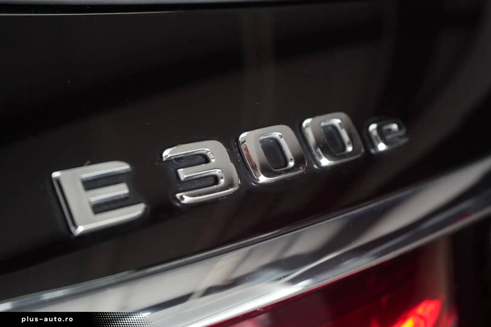 MERCEDES-BENZ E 300 e T 9G-Tronic AMG  Pano Burmester