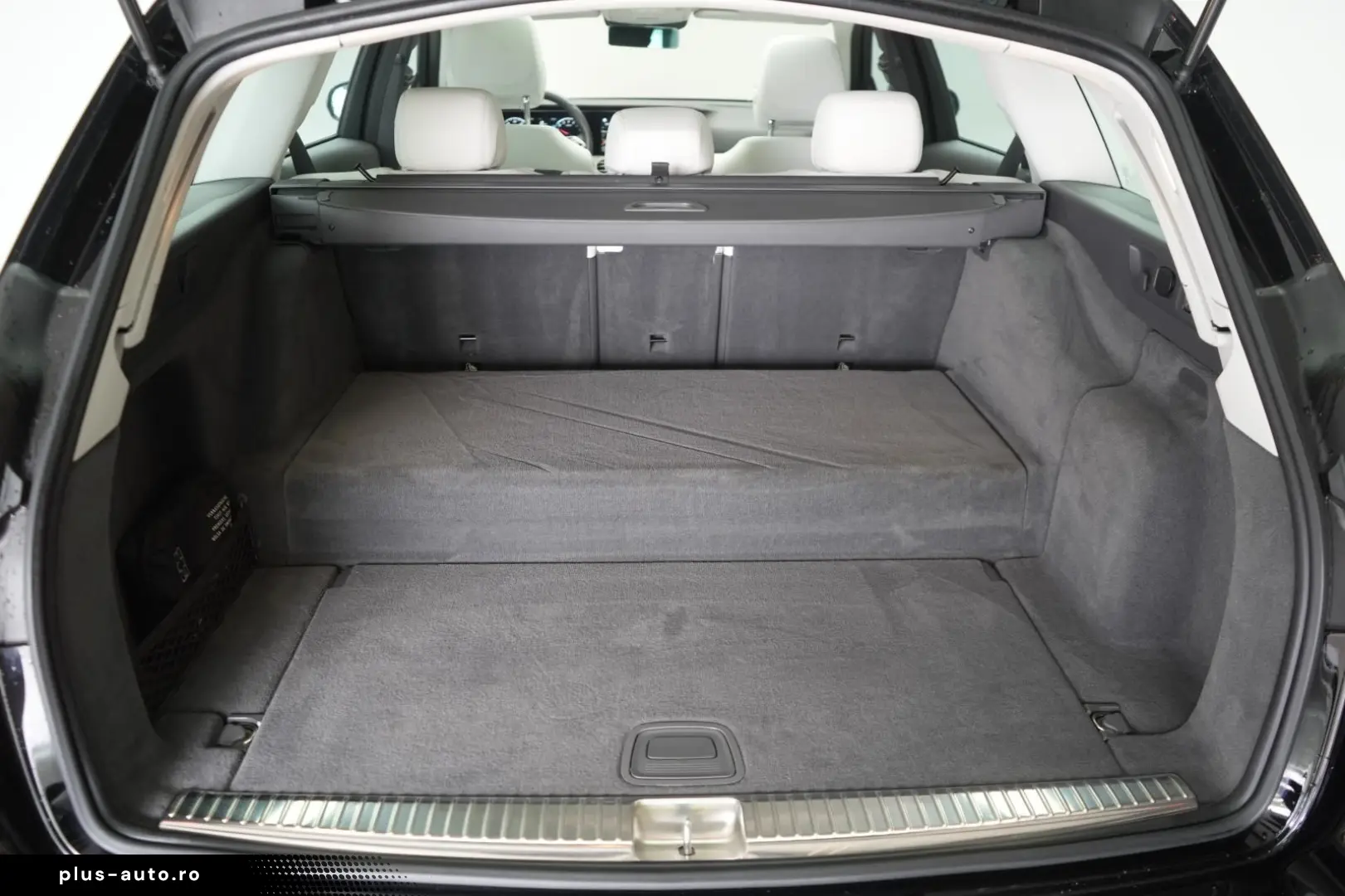 MERCEDES-BENZ E 300 e T 9G-Tronic AMG  Pano Burmester