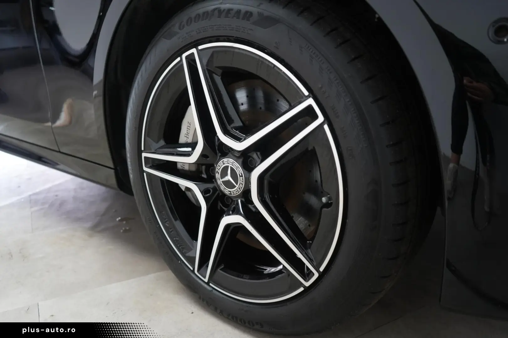 MERCEDES-BENZ E 300 e T 9G-Tronic AMG  Pano Burmester
