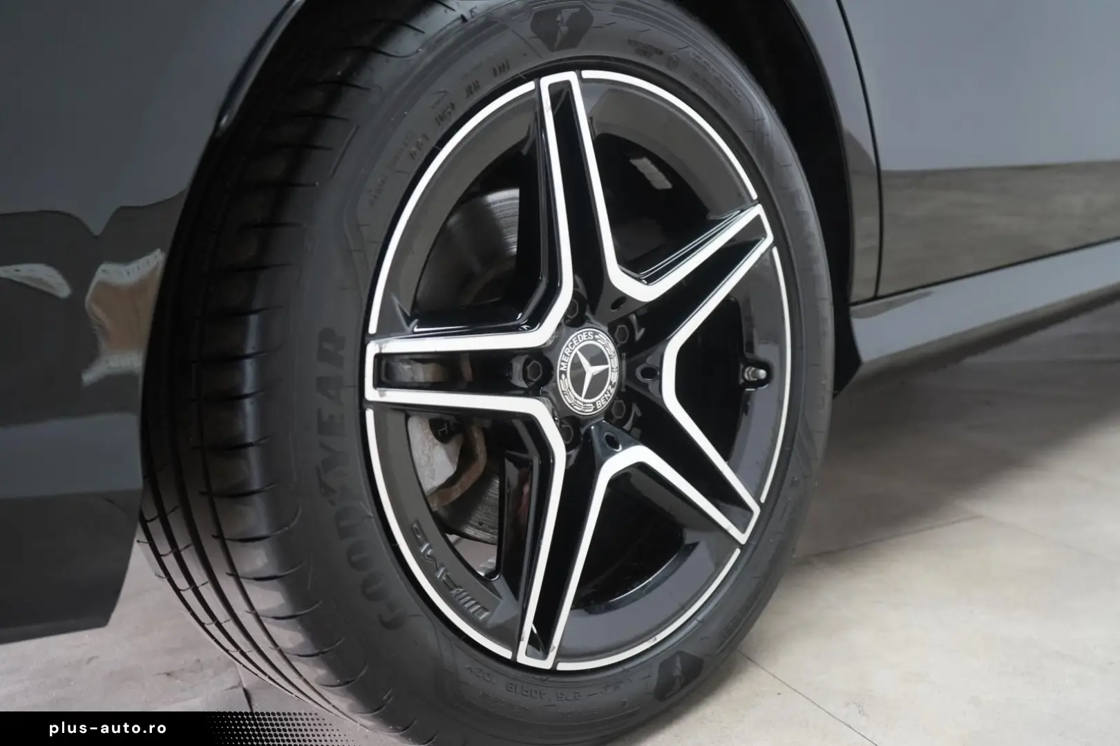 MERCEDES-BENZ E 300 e T 9G-Tronic AMG  Pano Burmester