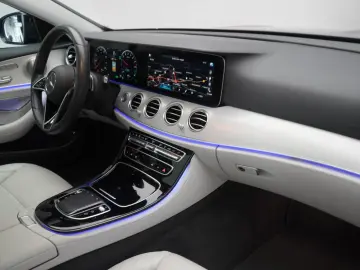 MERCEDES-BENZ E 300 e T 9G-Tronic AMG  Pano Burmester