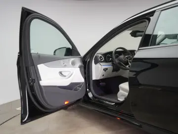 MERCEDES-BENZ E 300 e T 9G-Tronic AMG  Pano Burmester