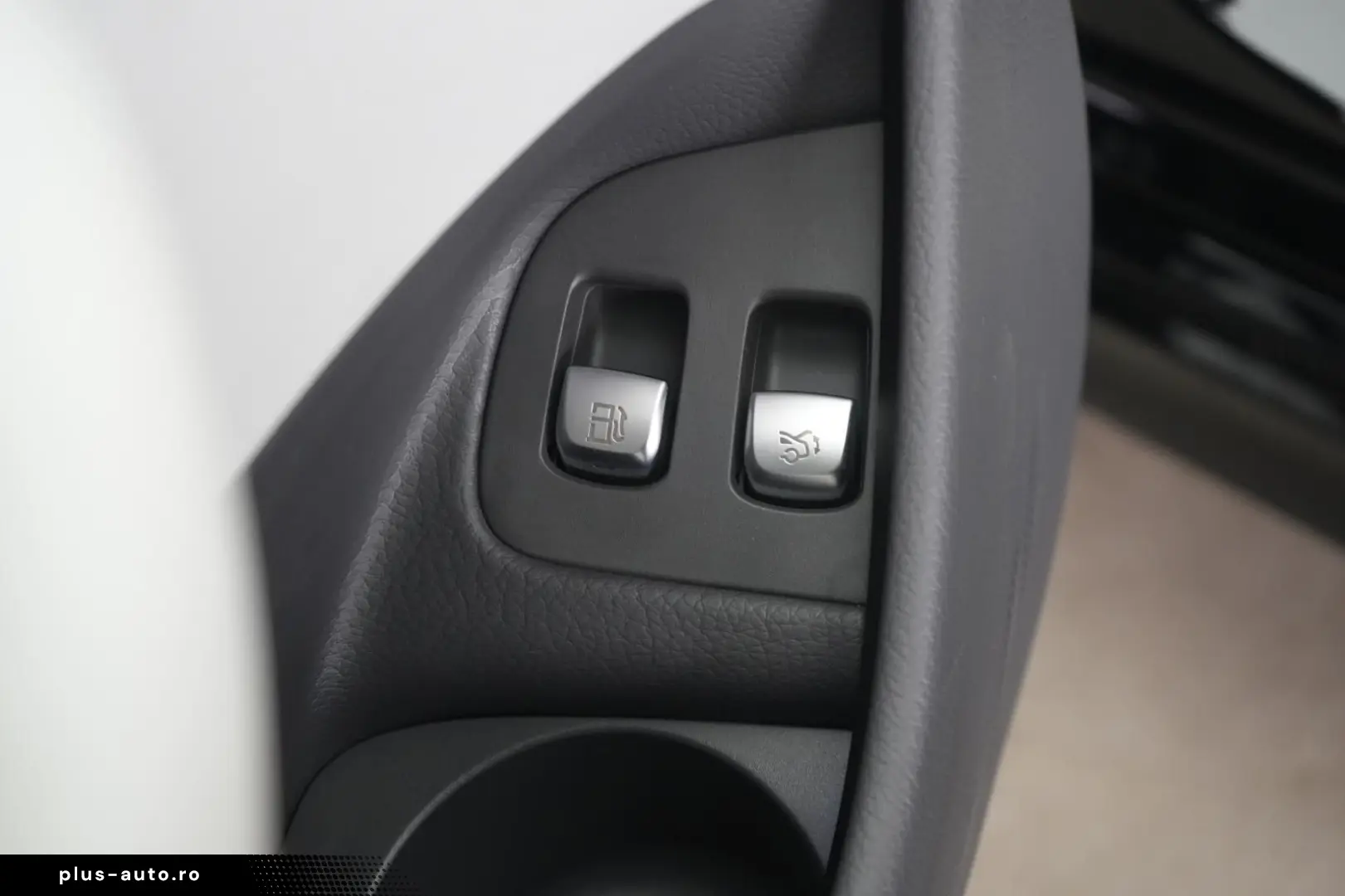 MERCEDES-BENZ E 300 e T 9G-Tronic AMG  Pano Burmester