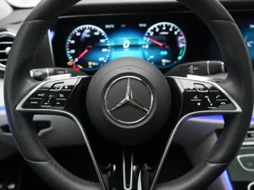MERCEDES-BENZ E 300 e T 9G-Tronic AMG  Pano Burmester