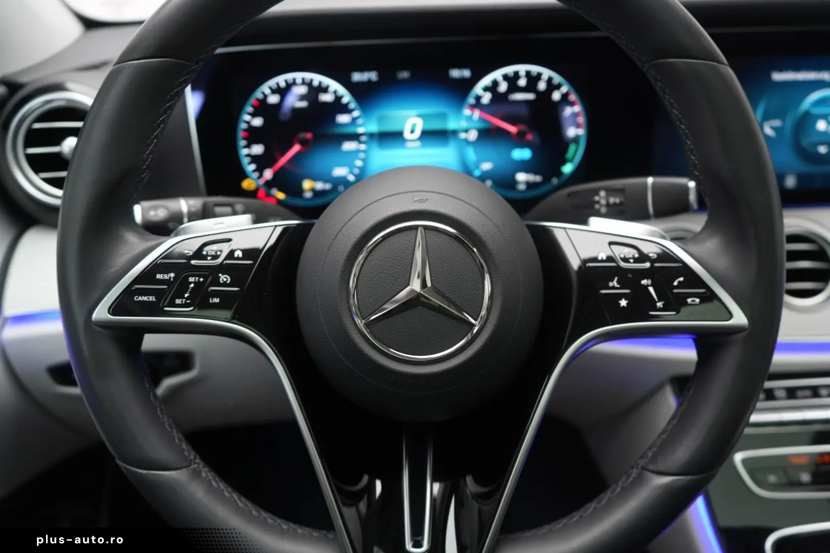 MERCEDES-BENZ E 300 e T 9G-Tronic AMG  Pano Burmester