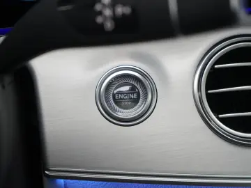 MERCEDES-BENZ E 300 e T 9G-Tronic AMG  Pano Burmester