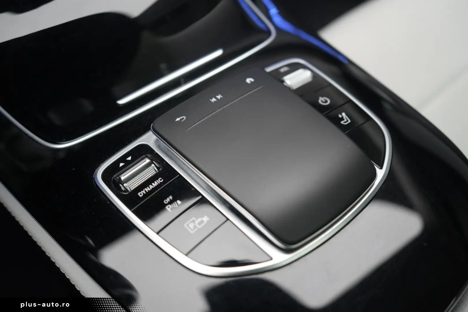 MERCEDES-BENZ E 300 e T 9G-Tronic AMG  Pano Burmester