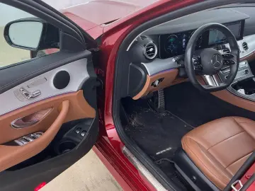 MERCEDES-BENZ E 300 e AMG Allrad 19 Pano Distro Night