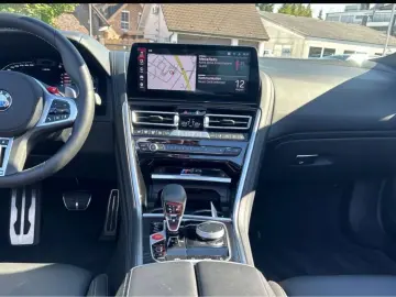 BMW M8 Competition Cabrio xDrive Laser TV Neck Heat